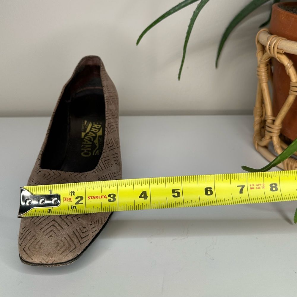 Vtg Salvatore Ferragamo Block Heel Pumps Geometric Embossed Suede Italy Made 9 - Picture 9 of 11